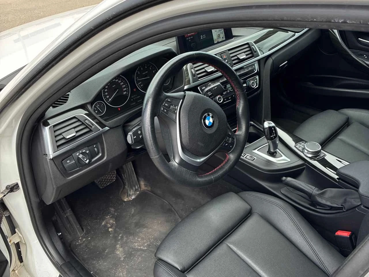 BMW 330 i xDrive/ПОДГРЕВИ/ШИБИДАХ/OT BMW, снимка 7 - Автомобили и джипове - 54759662