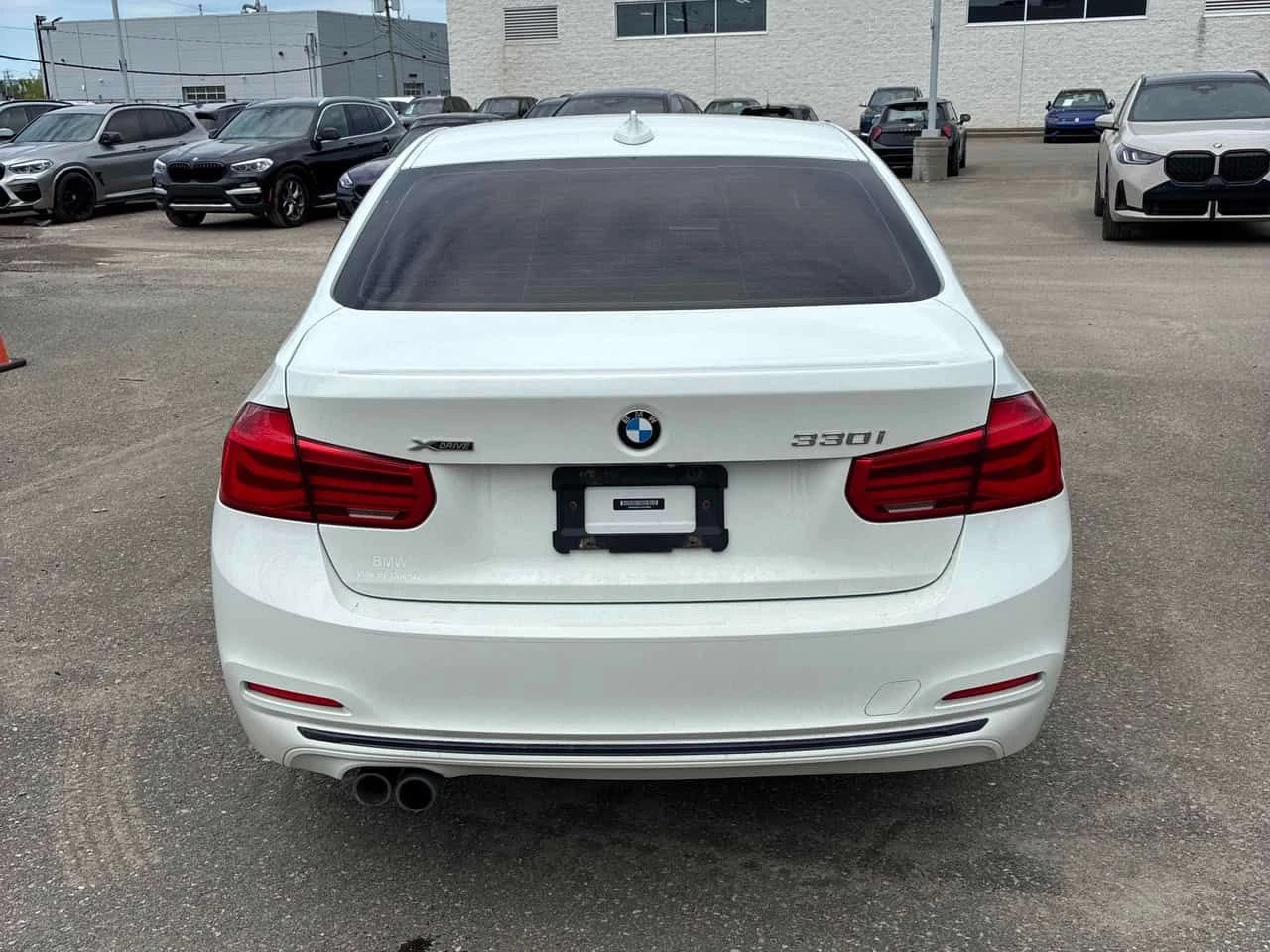 BMW 330 i xDrive/ПОДГРЕВИ/ШИБИДАХ/OT BMW, снимка 5 - Автомобили и джипове - 54759662