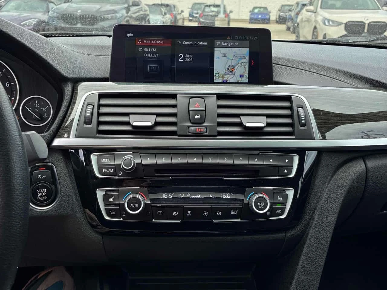 BMW 330 i xDrive/ПОДГРЕВИ/ШИБИДАХ/OT BMW, снимка 9 - Автомобили и джипове - 54759662