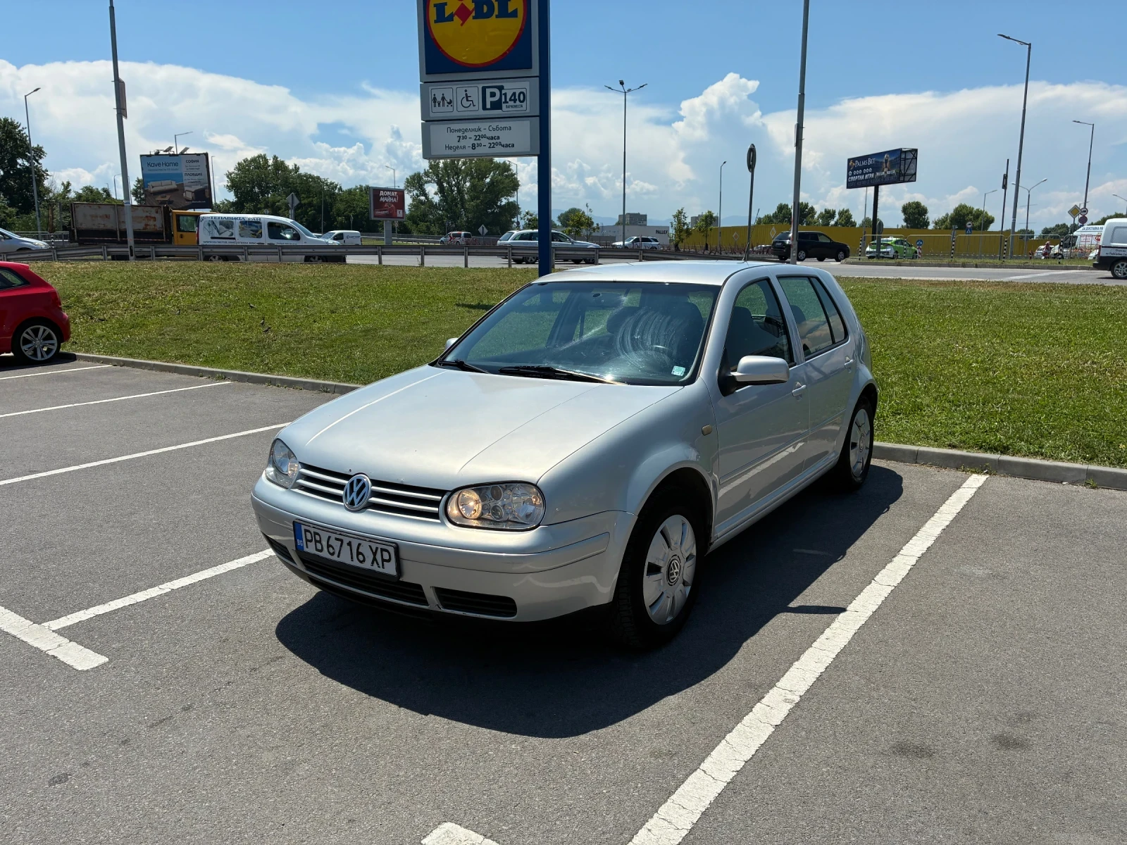 VW Golf 1.6i ГАЗ КЛИМАТИК 4ВРАТИ РЕГИСТРИРАН ОБСЛУЖЕН
