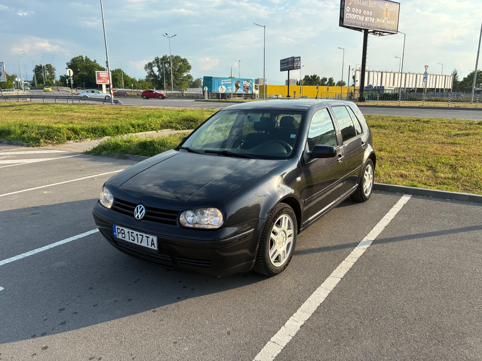 VW Golf 1.6i ГАЗ КЛИМАТИК 4ВРАТИ РЕГИСТРИРАН ОБСЛУЖЕН