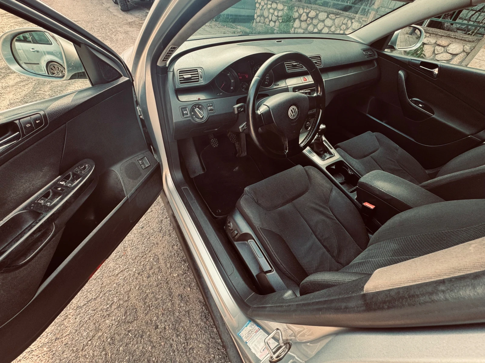 VW Passat 2.0 TDi, снимка 5 - Автомобили и джипове - 55015578