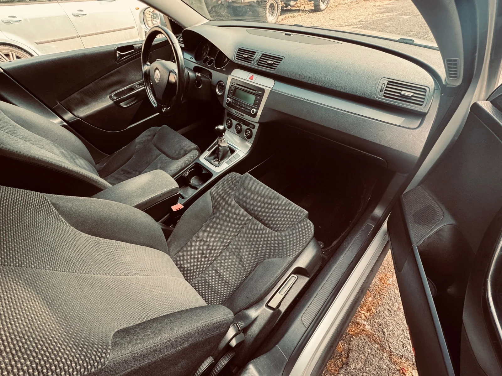 VW Passat 2.0 TDi, снимка 6 - Автомобили и джипове - 55015578