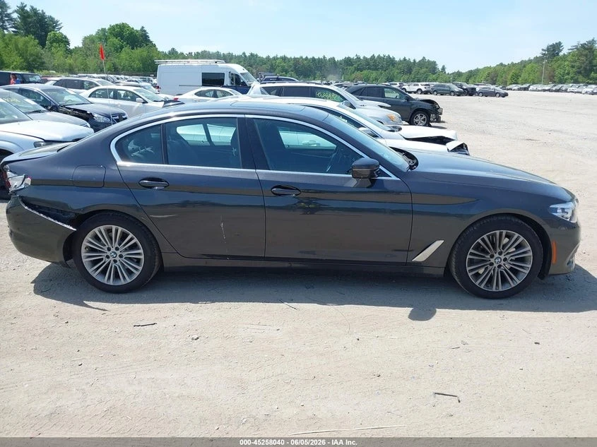 BMW 530 * KEYLESS* XDRIVE* Camera* ПОДГРЕВ* , снимка 7 - Автомобили и джипове - 55060335