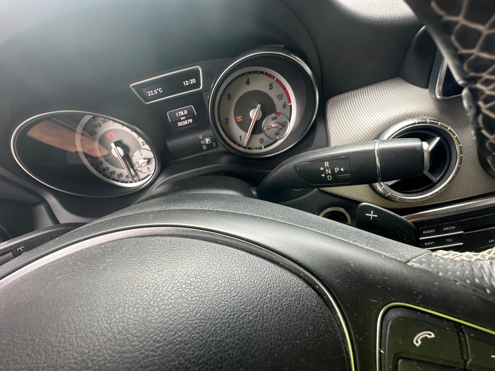 Mercedes-Benz CLA 220, снимка 14 - Автомобили и джипове - 55829167