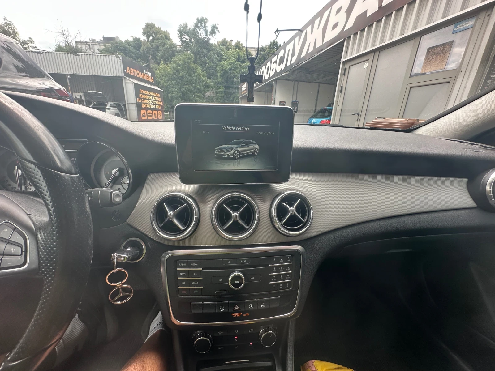 Mercedes-Benz CLA 220, снимка 15 - Автомобили и джипове - 55829167