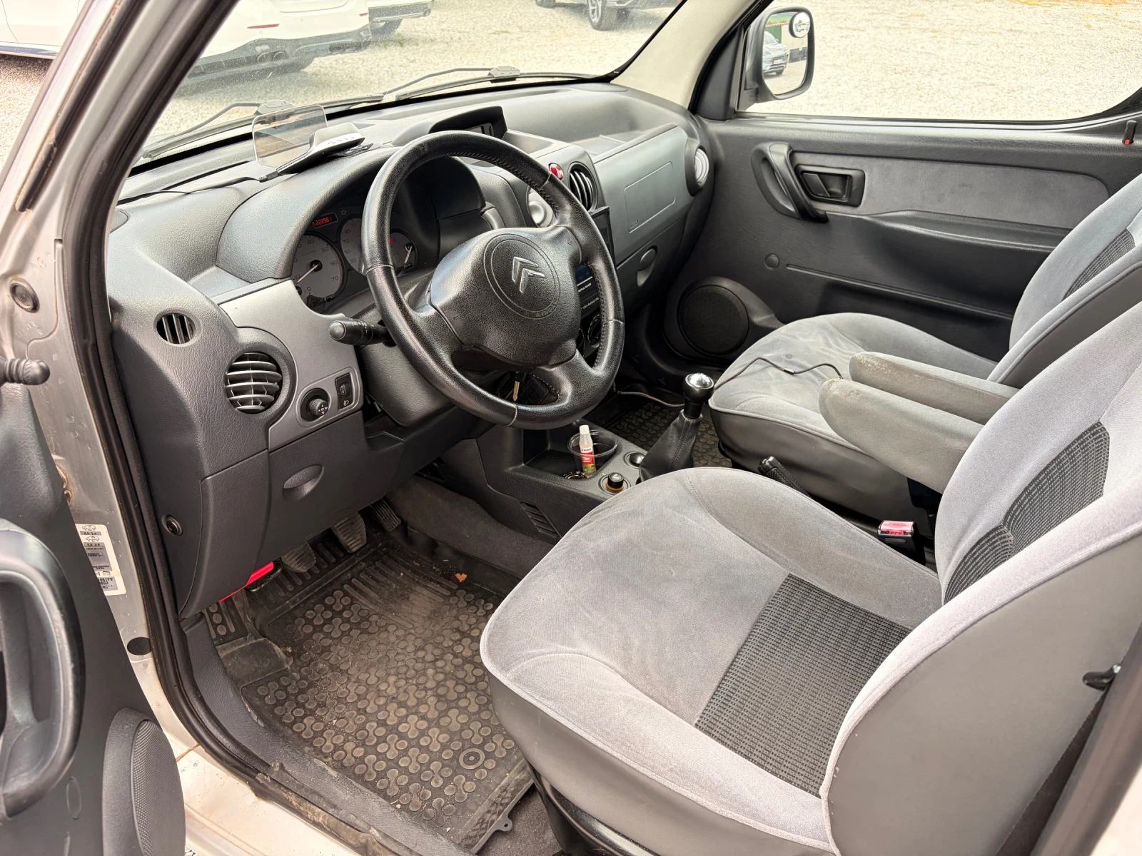 Citroen Berlingo 1.6HDI, снимка 6 - Автомобили и джипове - 55394489