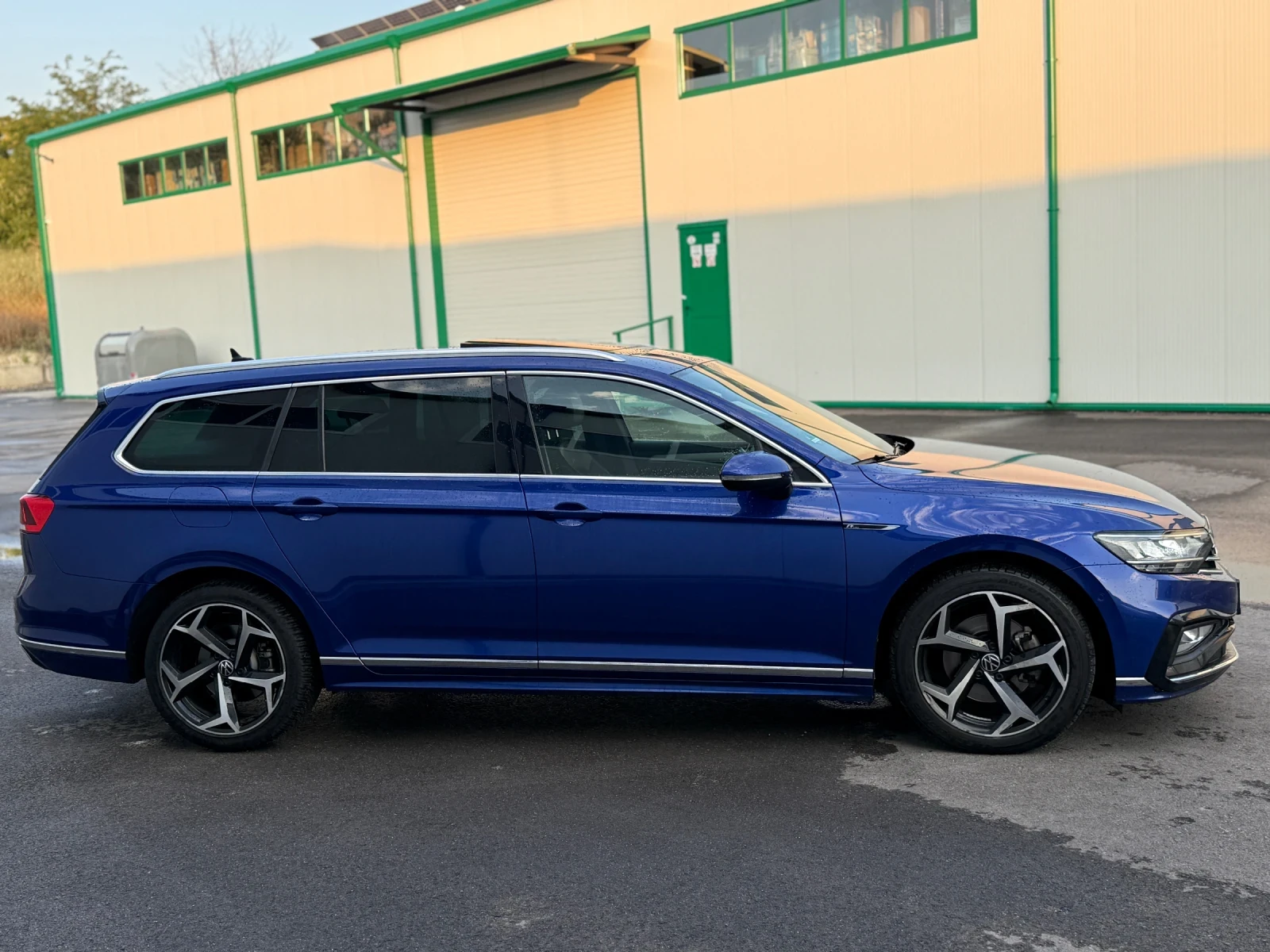 VW Passat * R-Line* БЕЗ АНАЛОГ* ТОП ЦЕНА* РЕГИСТРИРАН* , снимка 4 - Автомобили и джипове - 55589005