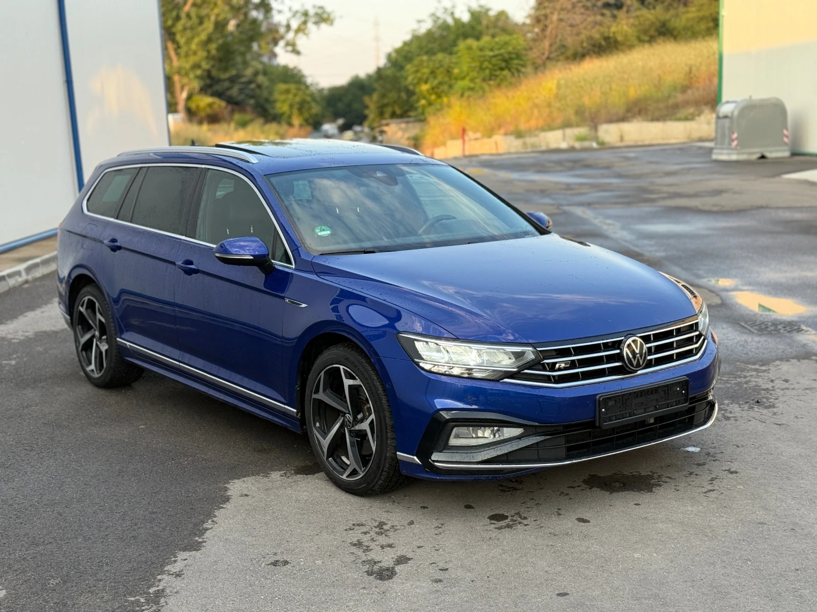 VW Passat * R-Line* БЕЗ АНАЛОГ* ТОП ЦЕНА* РЕГИСТРИРАН* , снимка 3 - Автомобили и джипове - 55589005