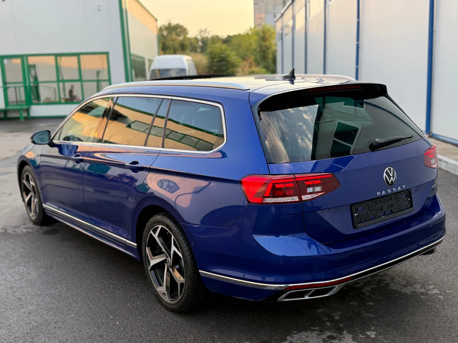 VW Passat * R-Line* БЕЗ АНАЛОГ* ТОП ЦЕНА* РЕГИСТРИРАН* , снимка 6 - Автомобили и джипове - 55589005