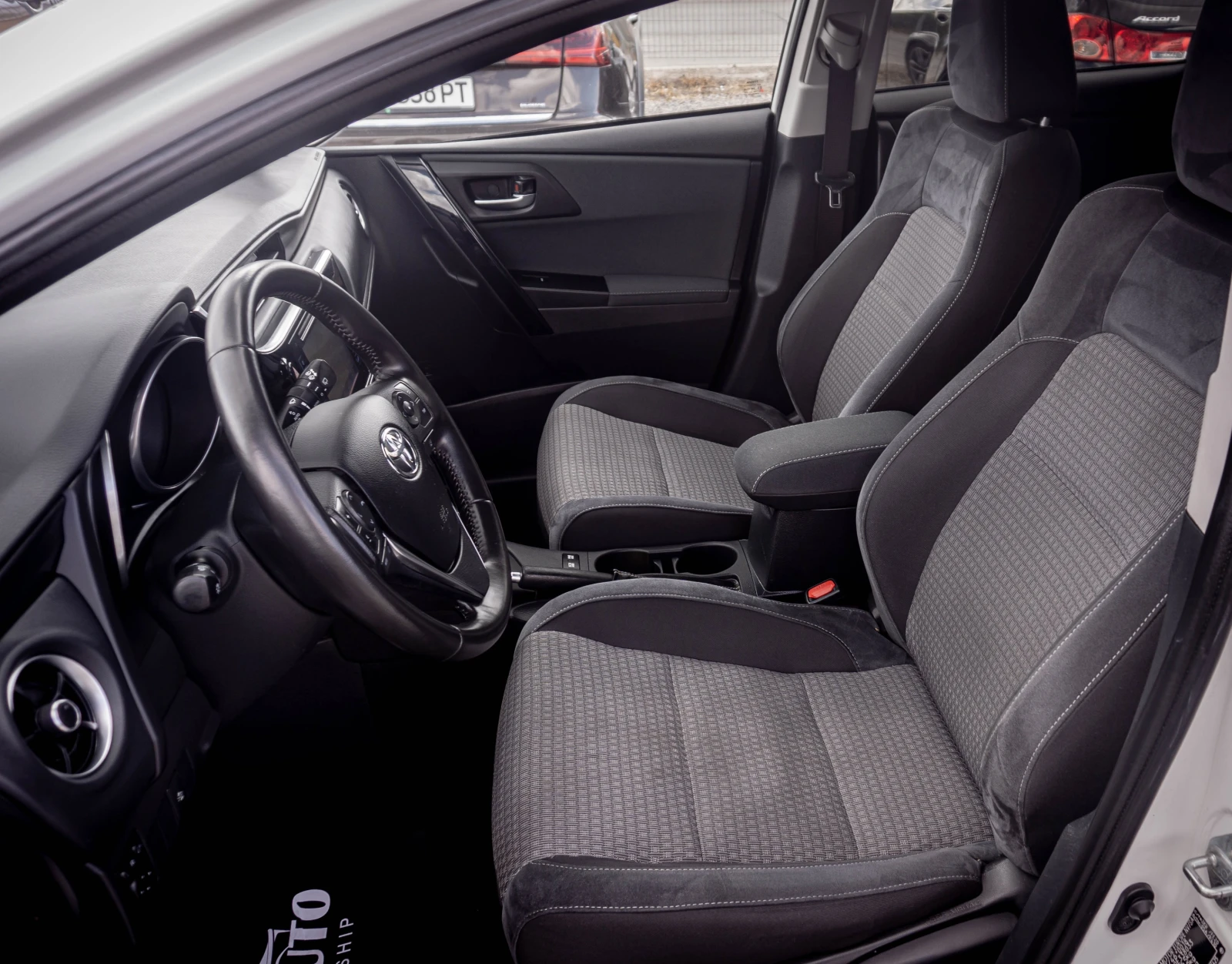Toyota Auris 1.8 Hybrid ТОП! С ГАРАНЦИЯ! , снимка 10 - Автомобили и джипове - 56194884