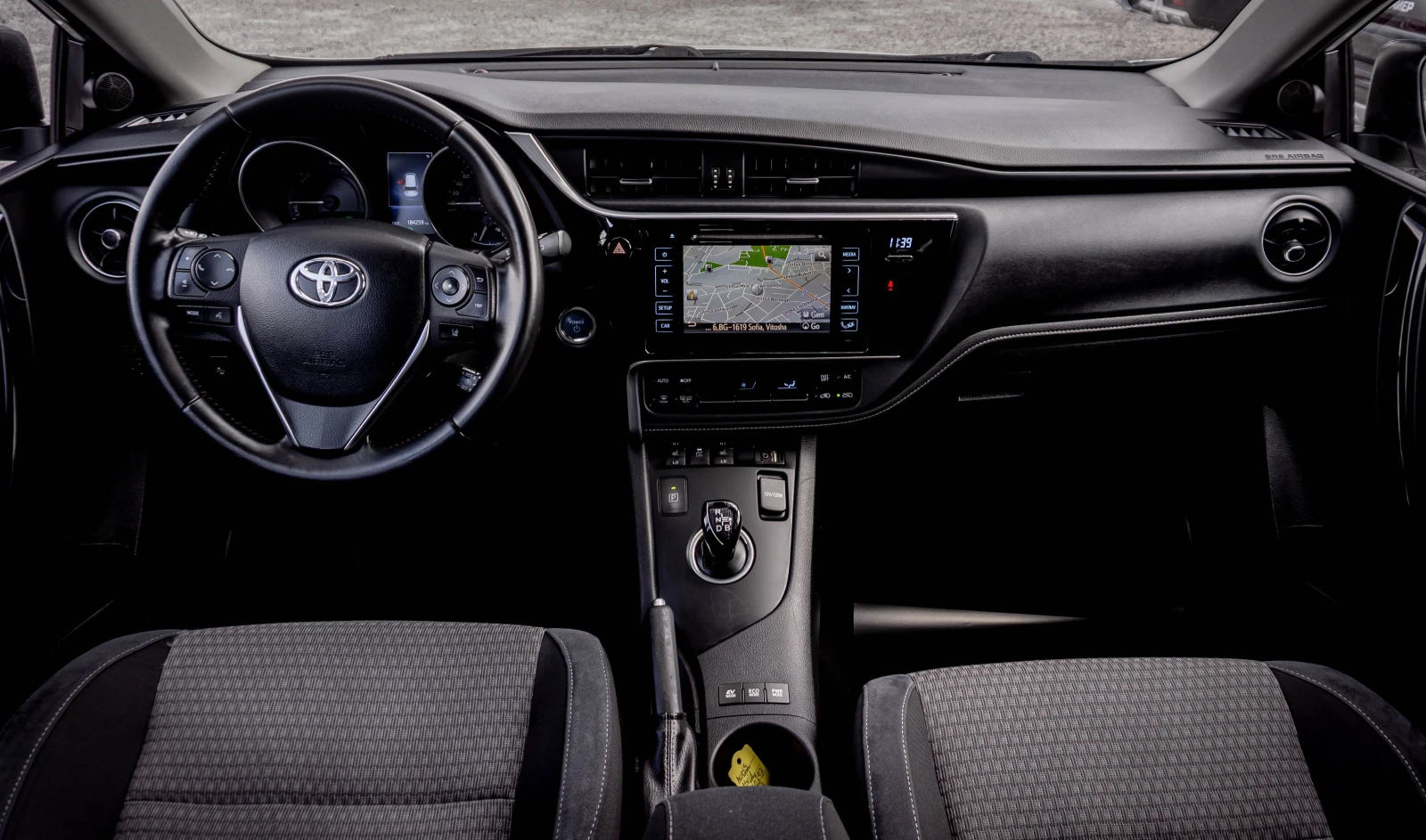 Toyota Auris 1.8 Hybrid ТОП! С ГАРАНЦИЯ! , снимка 7 - Автомобили и джипове - 56194884