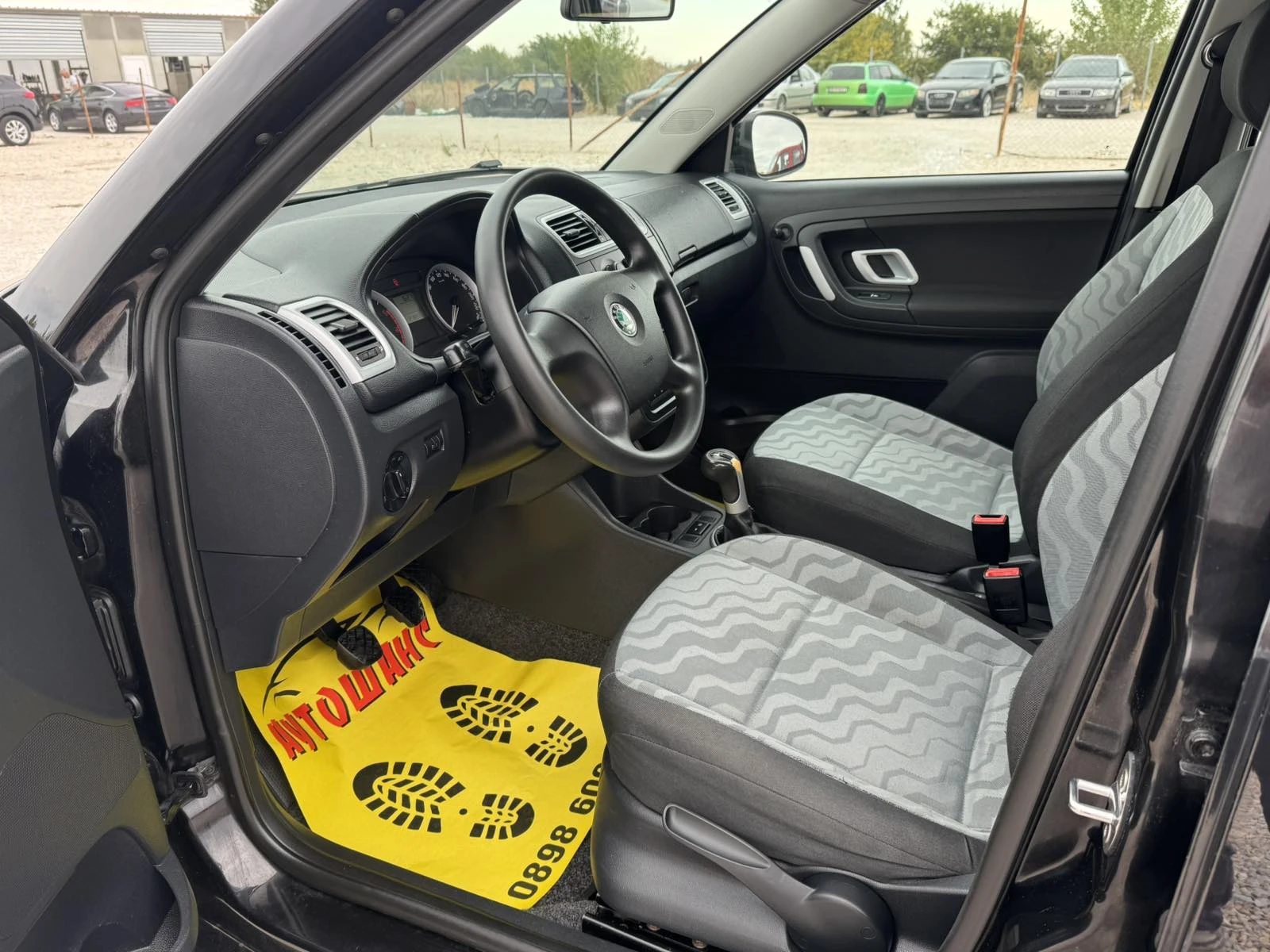 Skoda Fabia 1.2i, снимка 12 - Автомобили и джипове - 56225827