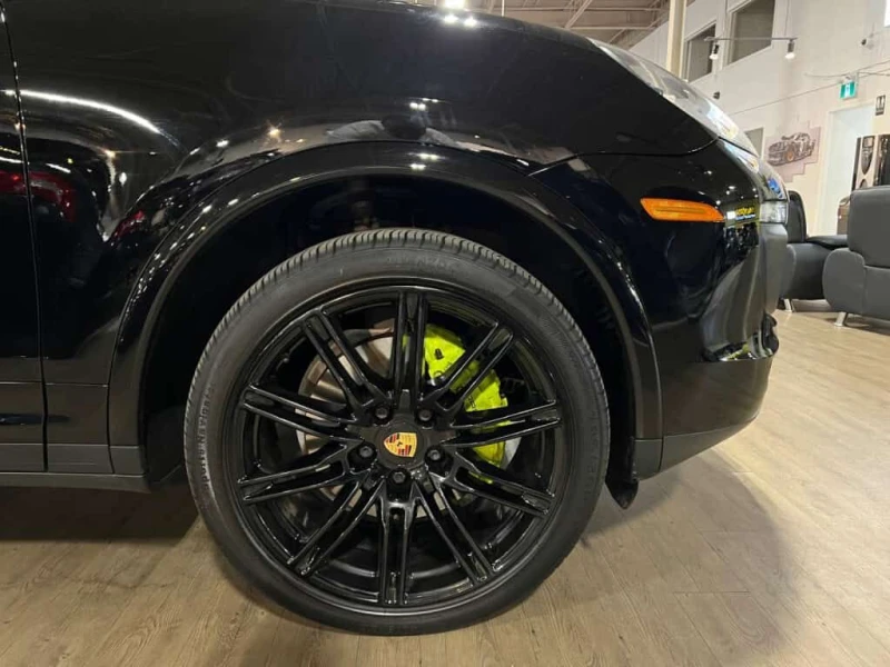 Porsche Cayenne * S E Hybrid Platinum Soft Door * CARFAX * , снимка 10 - Автомобили и джипове - 53540946