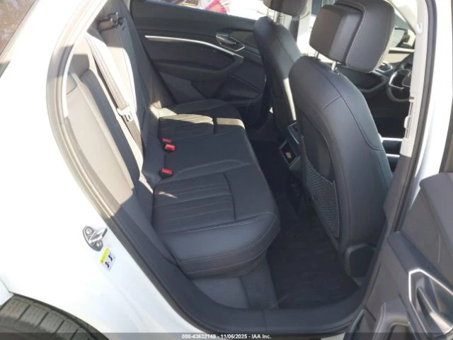 Audi Q8 E-TRON PREMIUM PLUS QUATTRO, снимка 11 - Автомобили и джипове - 53600264
