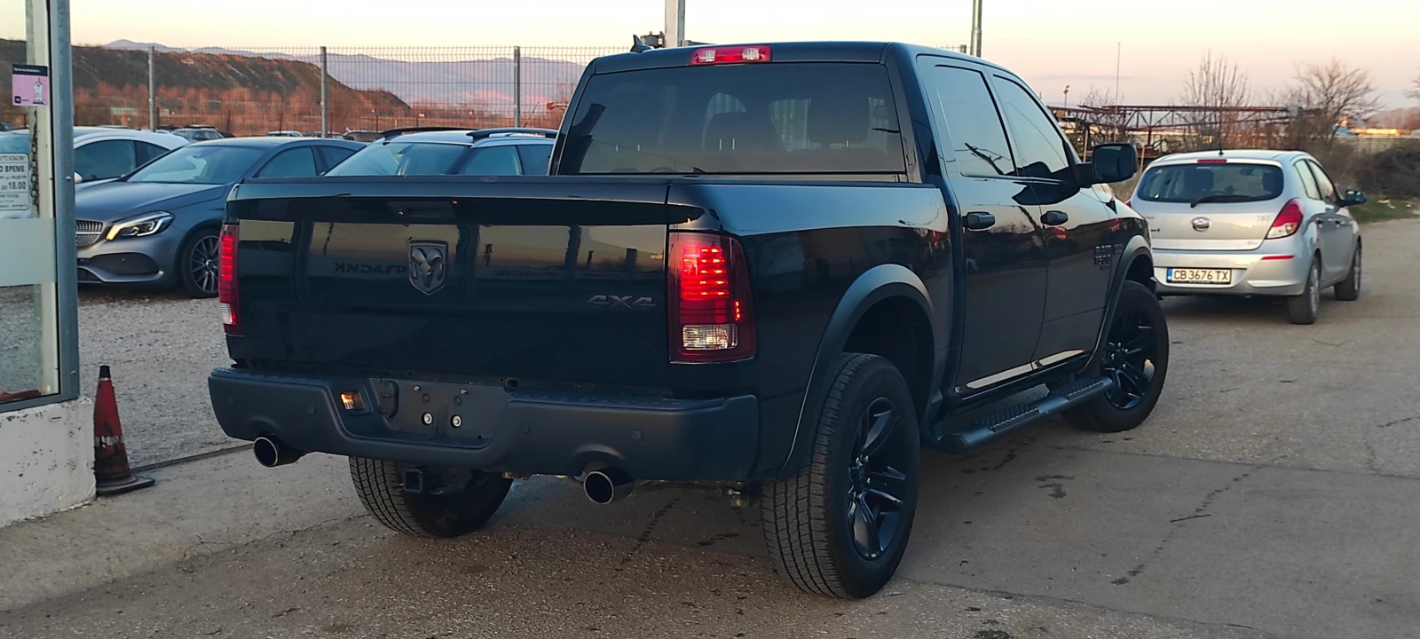 Dodge RAM 1500 5.7 HEMI: CREW-CAB: 13, 000km. ЧИСТО, ЧИСТО-НОВ!!!, снимка 4 - Автомобили и джипове - 53816828