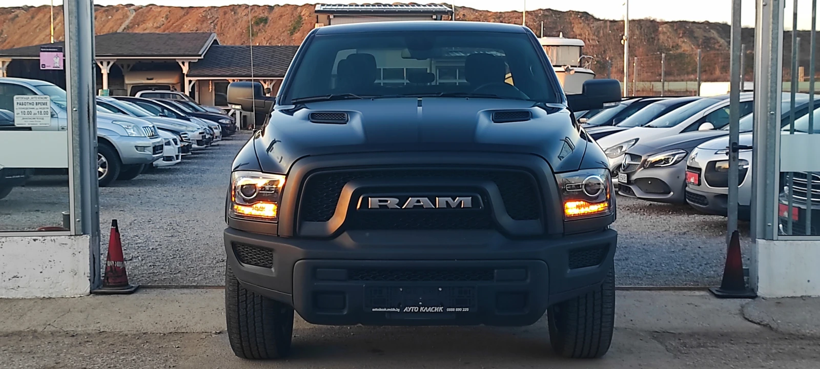 Dodge RAM 1500 5.7 HEMI: CREW-CAB: 13, 000km. ЧИСТО, ЧИСТО-НОВ!!!, снимка 2 - Автомобили и джипове - 53816828