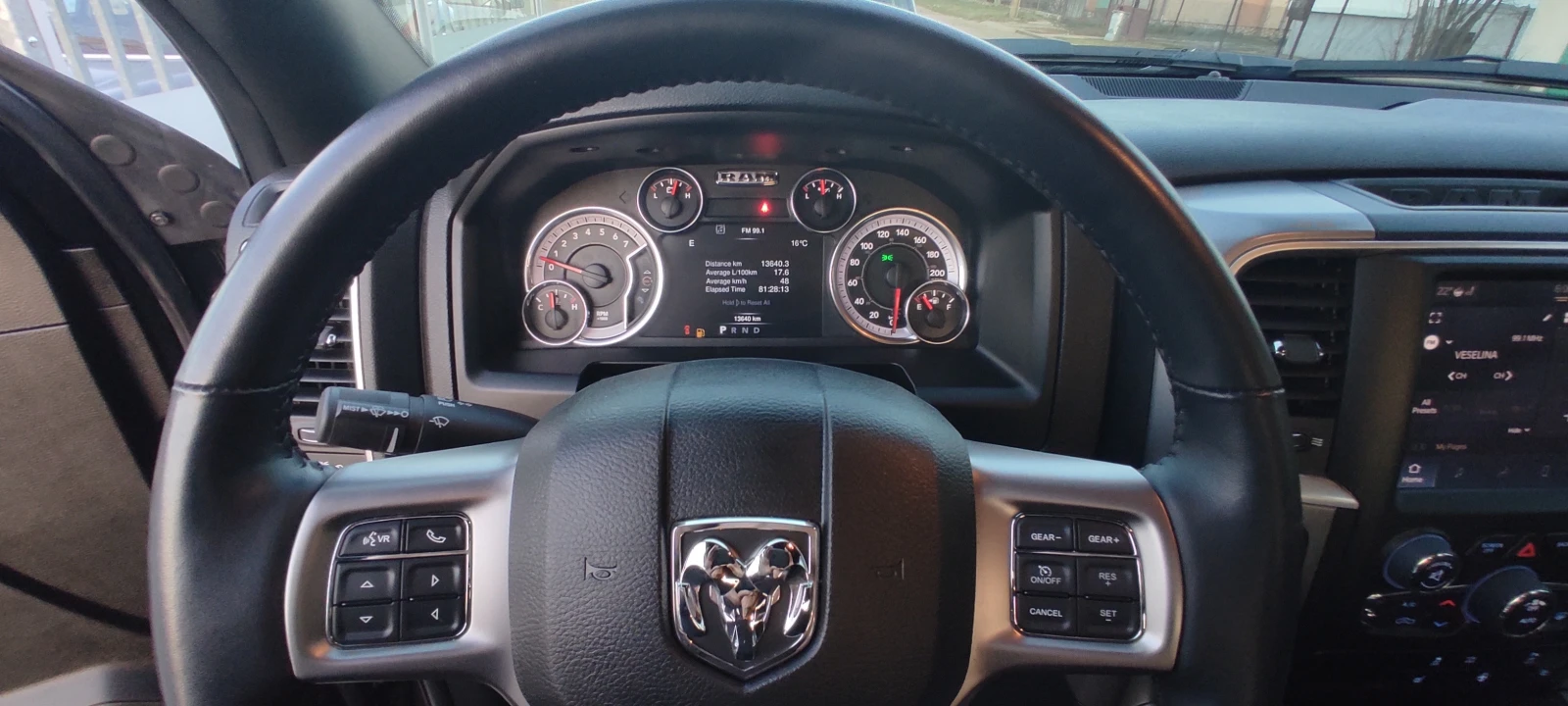 Dodge RAM 1500 5.7 HEMI: CREW-CAB: 13, 000km. ЧИСТО, ЧИСТО-НОВ!!!, снимка 13 - Автомобили и джипове - 53816828