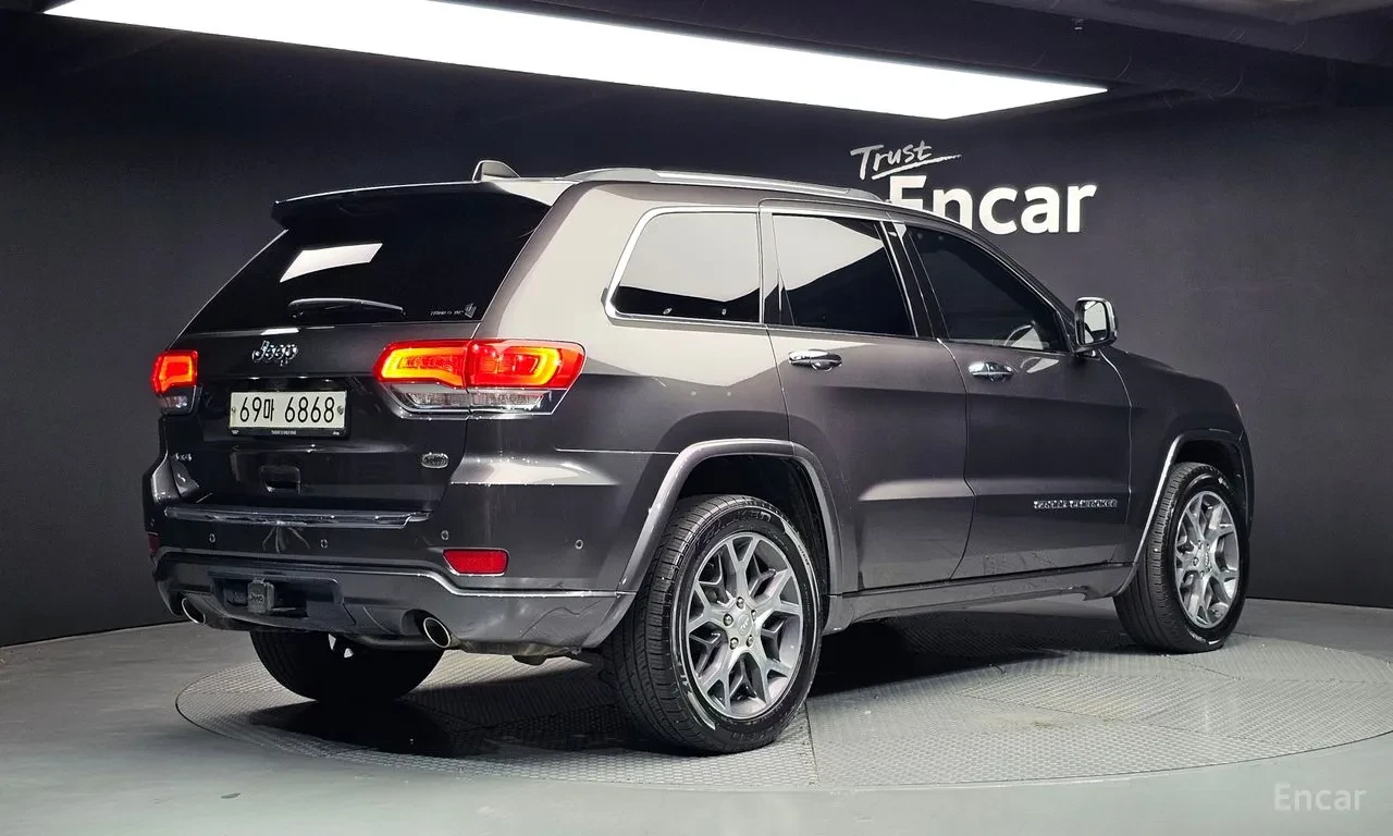 Jeep Grand cherokee 3.6 OVERLAND / ОБДУХ / DISTRONIC / ДВОЙНА ПАНОРАМА, снимка 2 - Автомобили и джипове - 55070366