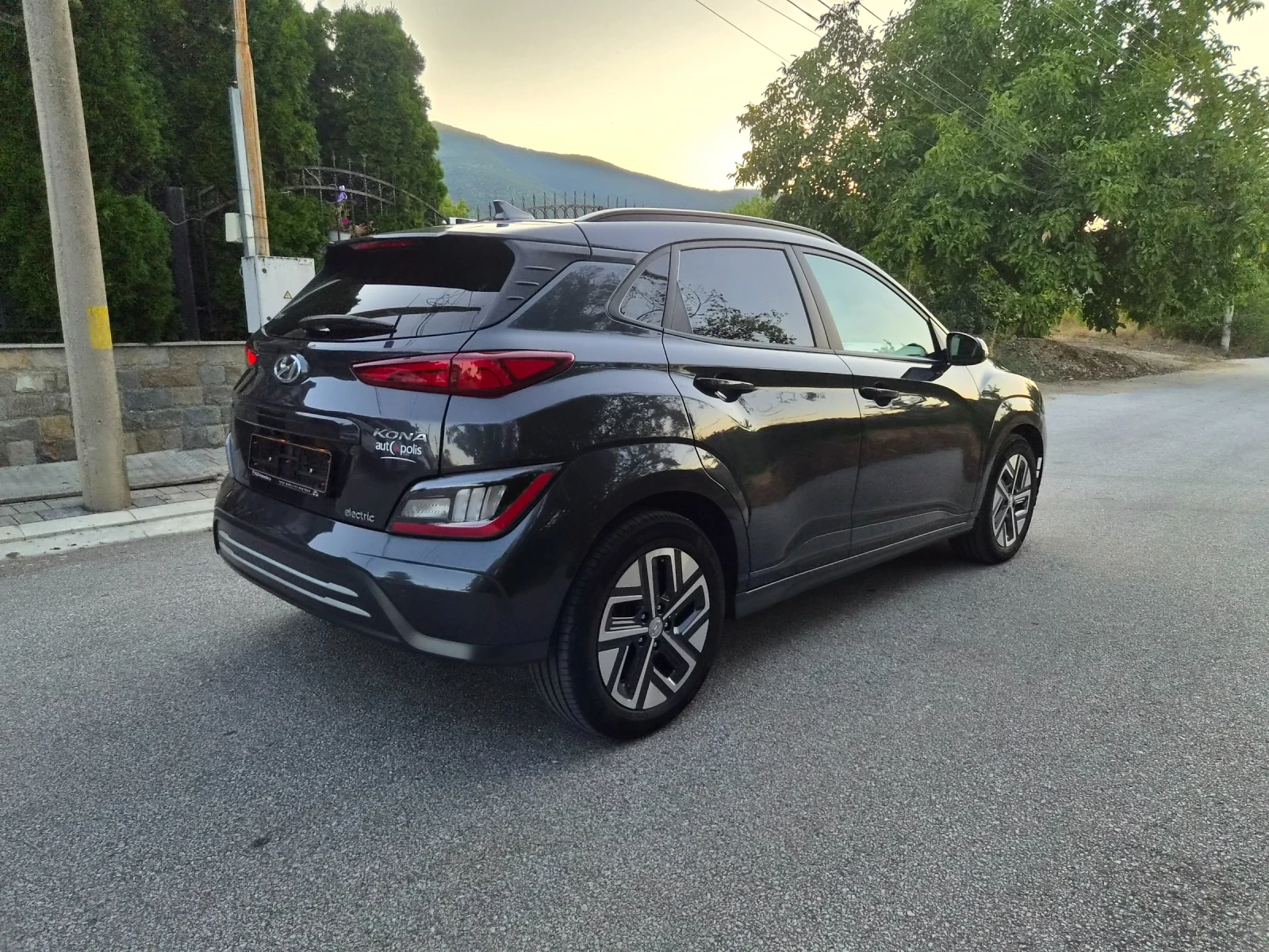 Hyundai Kona Premium/64kwh/22г/Гаранция , снимка 4 - Автомобили и джипове - 55513725