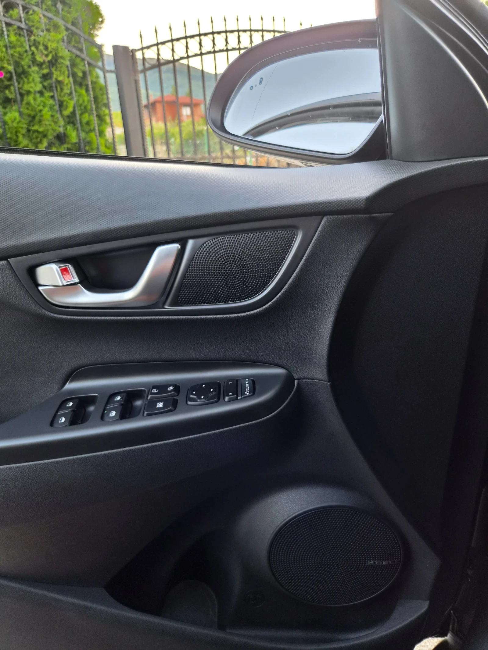 Hyundai Kona Premium/64kwh/22г/Гаранция , снимка 16 - Автомобили и джипове - 55513725