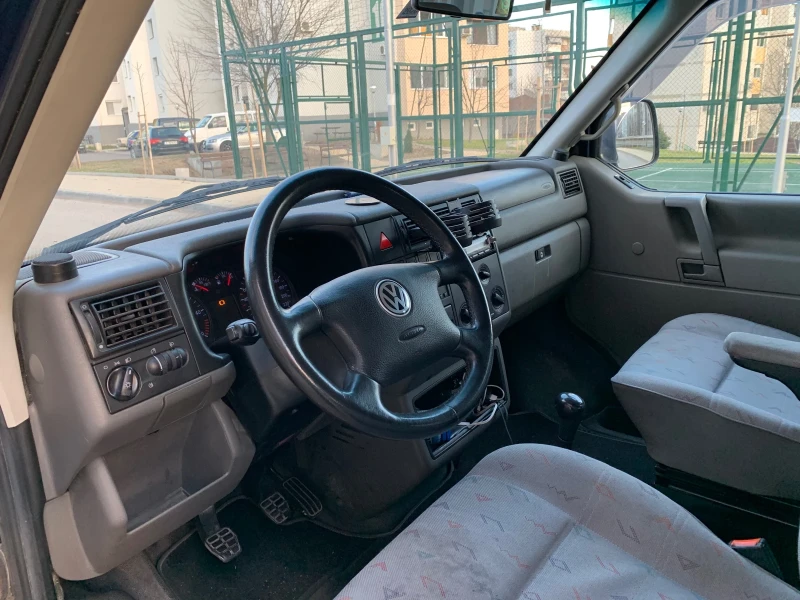 VW Caravelle, снимка 11 - Бусове и автобуси - 47582915