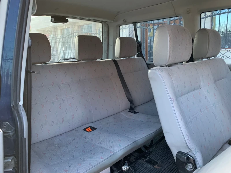 VW Caravelle, снимка 7 - Бусове и автобуси - 47667728