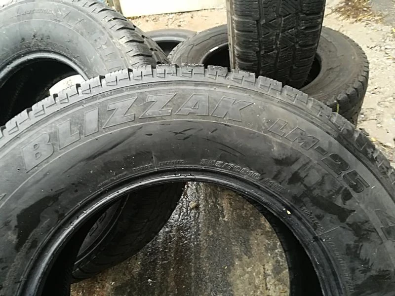 Гуми Зимни 255/70R16, снимка 5 - Гуми и джанти - 23812376