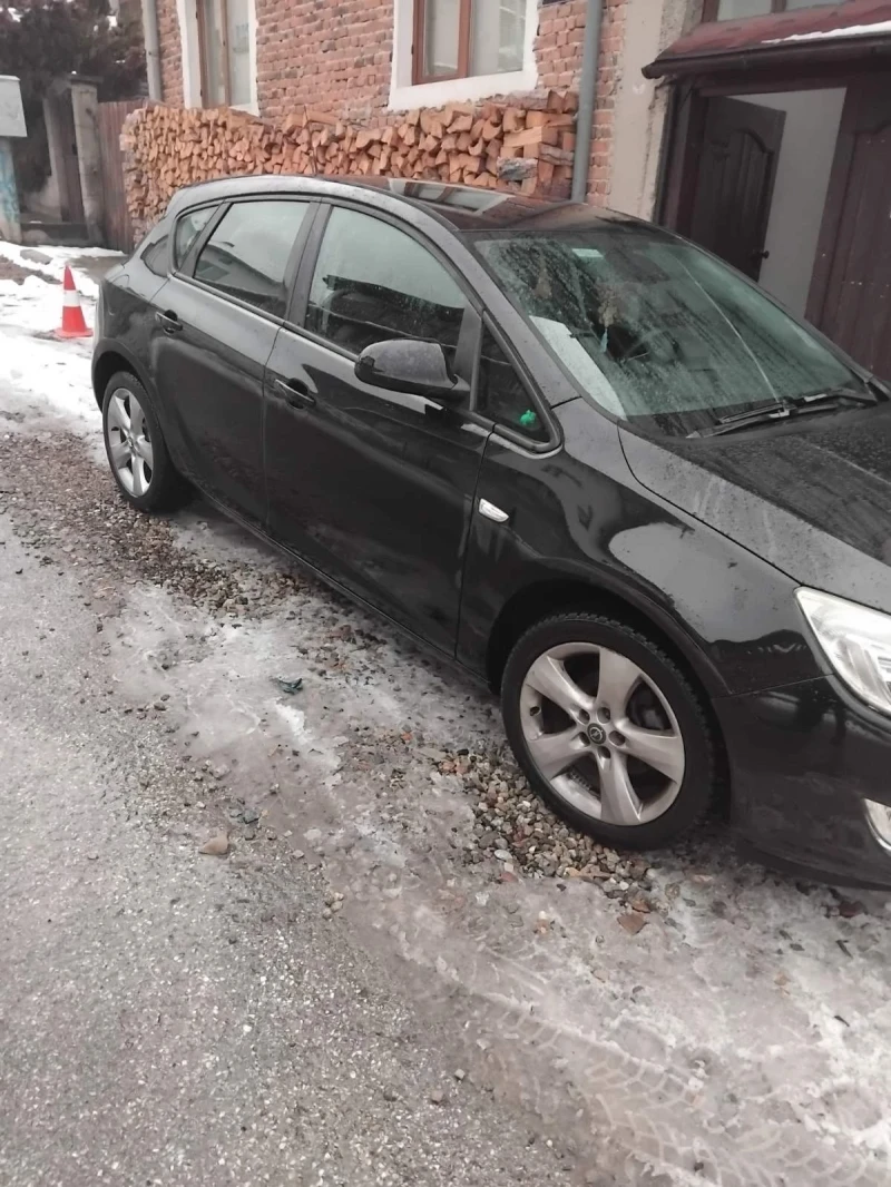 Opel Astra J, снимка 2 - Автомобили и джипове - 48575783