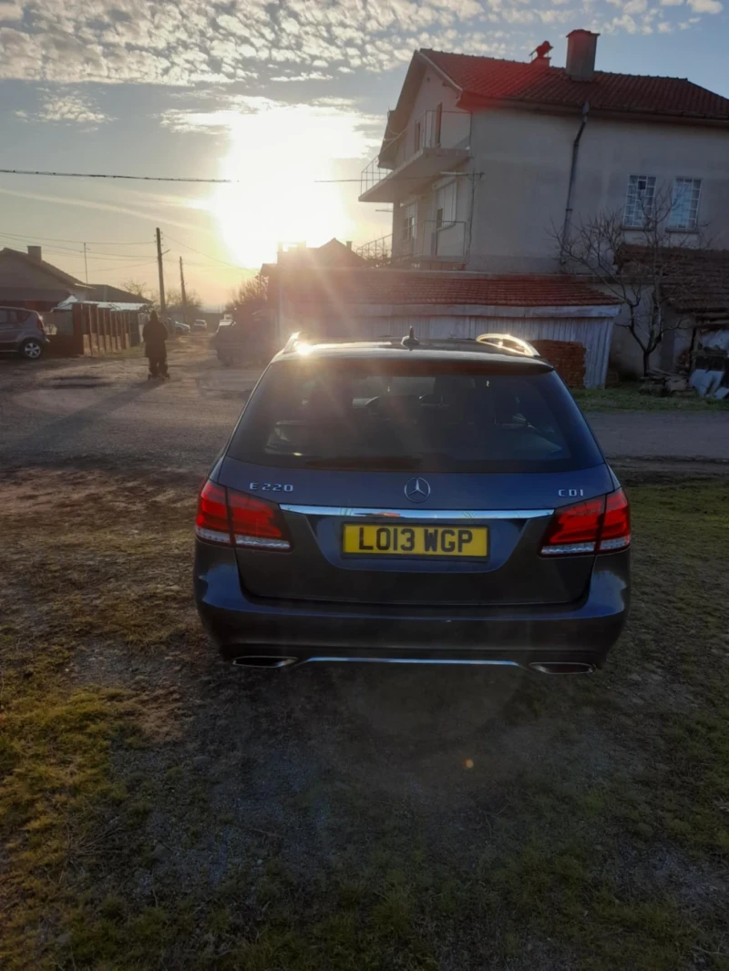 Mercedes-Benz E 220, снимка 5 - Автомобили и джипове - 48884543