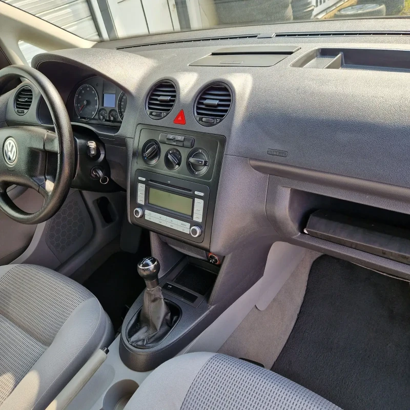 VW Caddy 1.6i , снимка 12 - Автомобили и джипове - 50257196