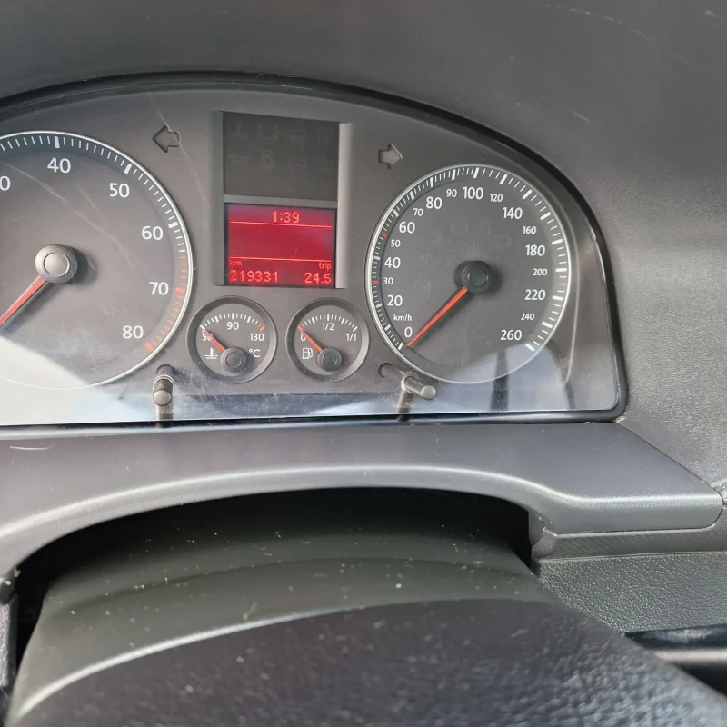 VW Caddy 1.6i , снимка 9 - Автомобили и джипове - 50257196