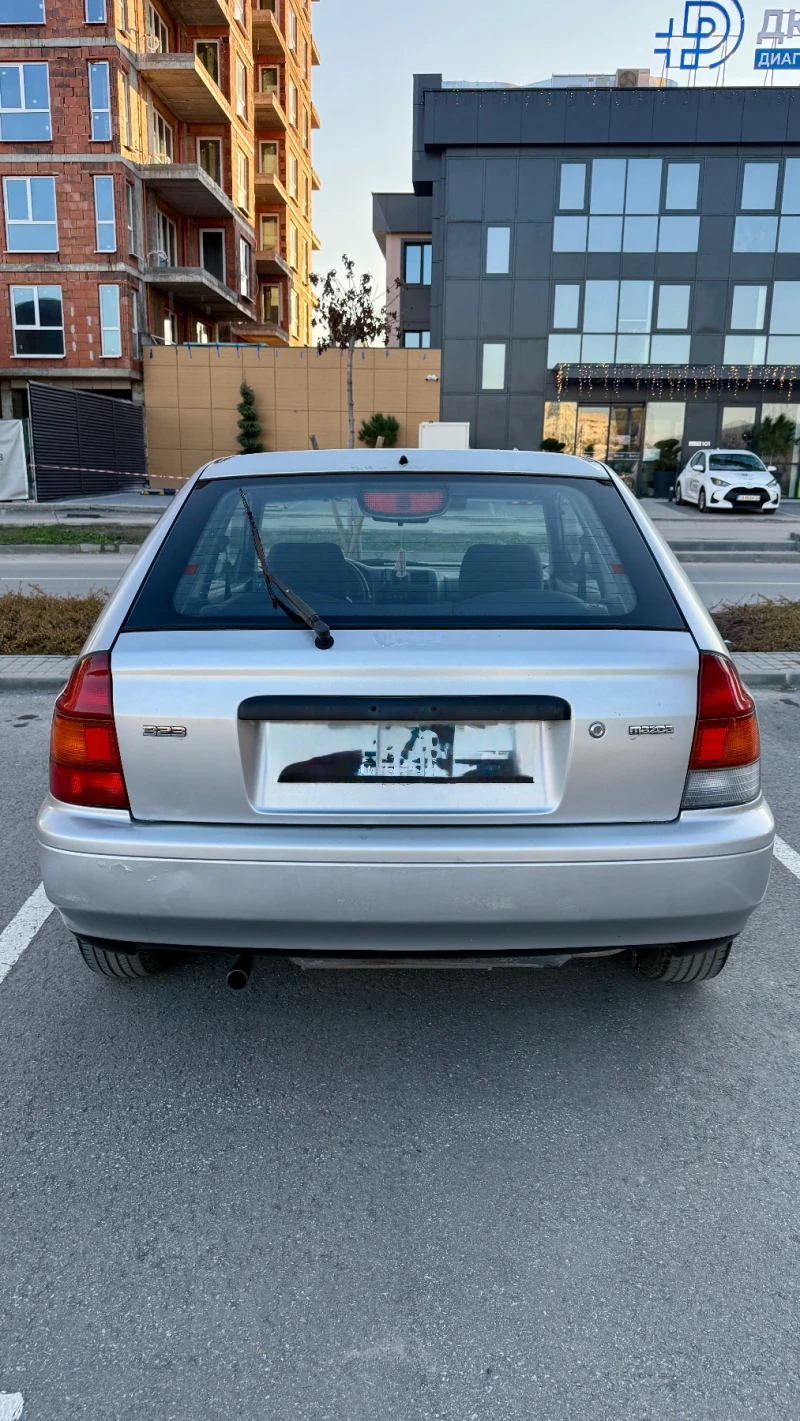 Mazda 323, снимка 4 - Автомобили и джипове - 52776299