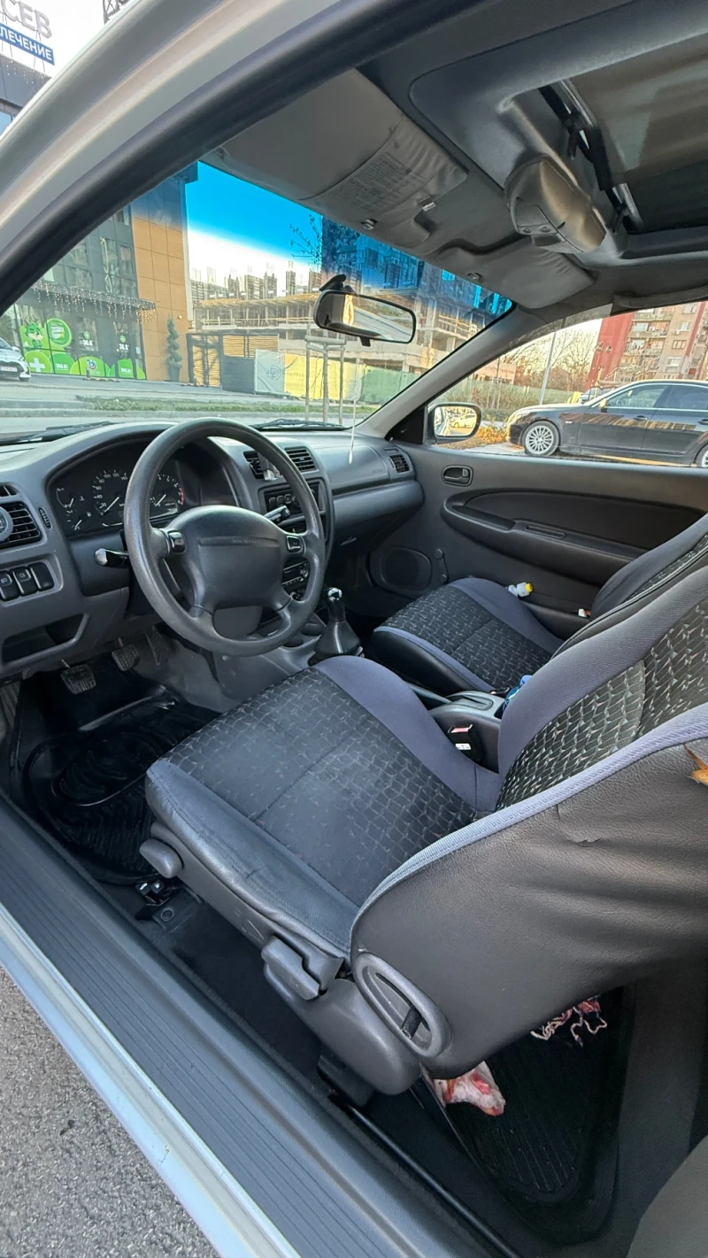 Mazda 323, снимка 5 - Автомобили и джипове - 52776299