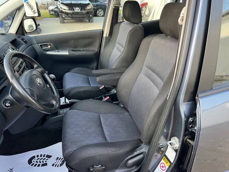 Toyota Corolla verso 1.6i-110к.с./ Климатроник/ Италия, снимка 8 - Автомобили и джипове - 52850136