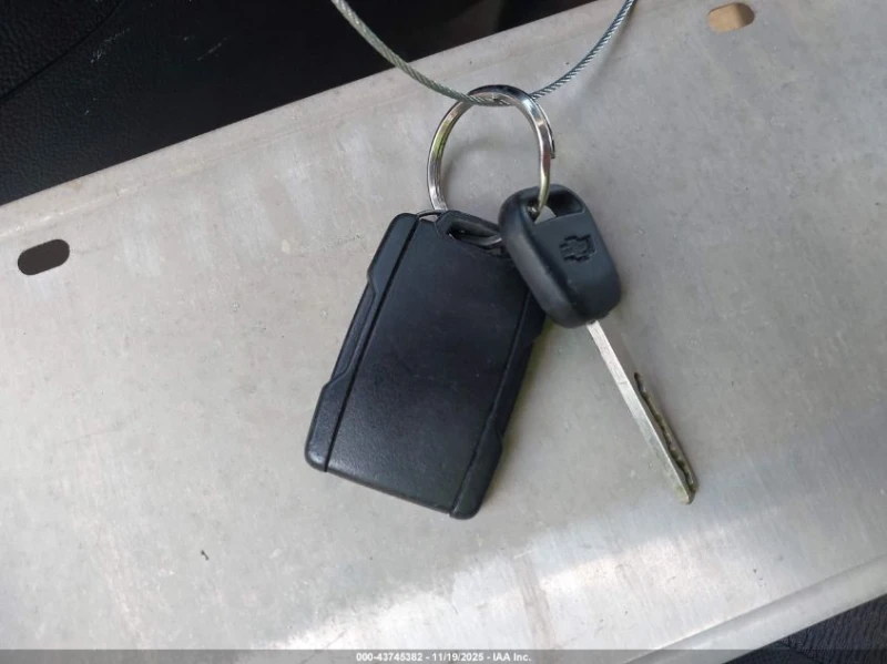 Chevrolet Silverado 5.3L V-8 DI, VVT, 355HP 4X4 Drive, снимка 3 - Автомобили и джипове - 53181953