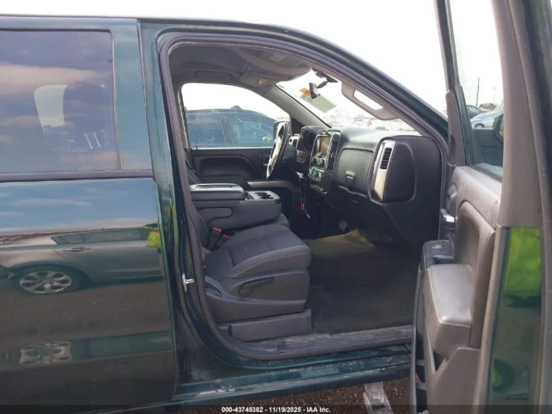 Chevrolet Silverado 5.3L V-8 DI, VVT, 355HP 4X4 Drive, снимка 10 - Автомобили и джипове - 53181953