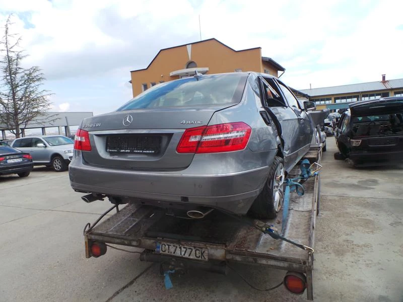 Mercedes-Benz E 350 CDI, снимка 3 - Автомобили и джипове - 47850541