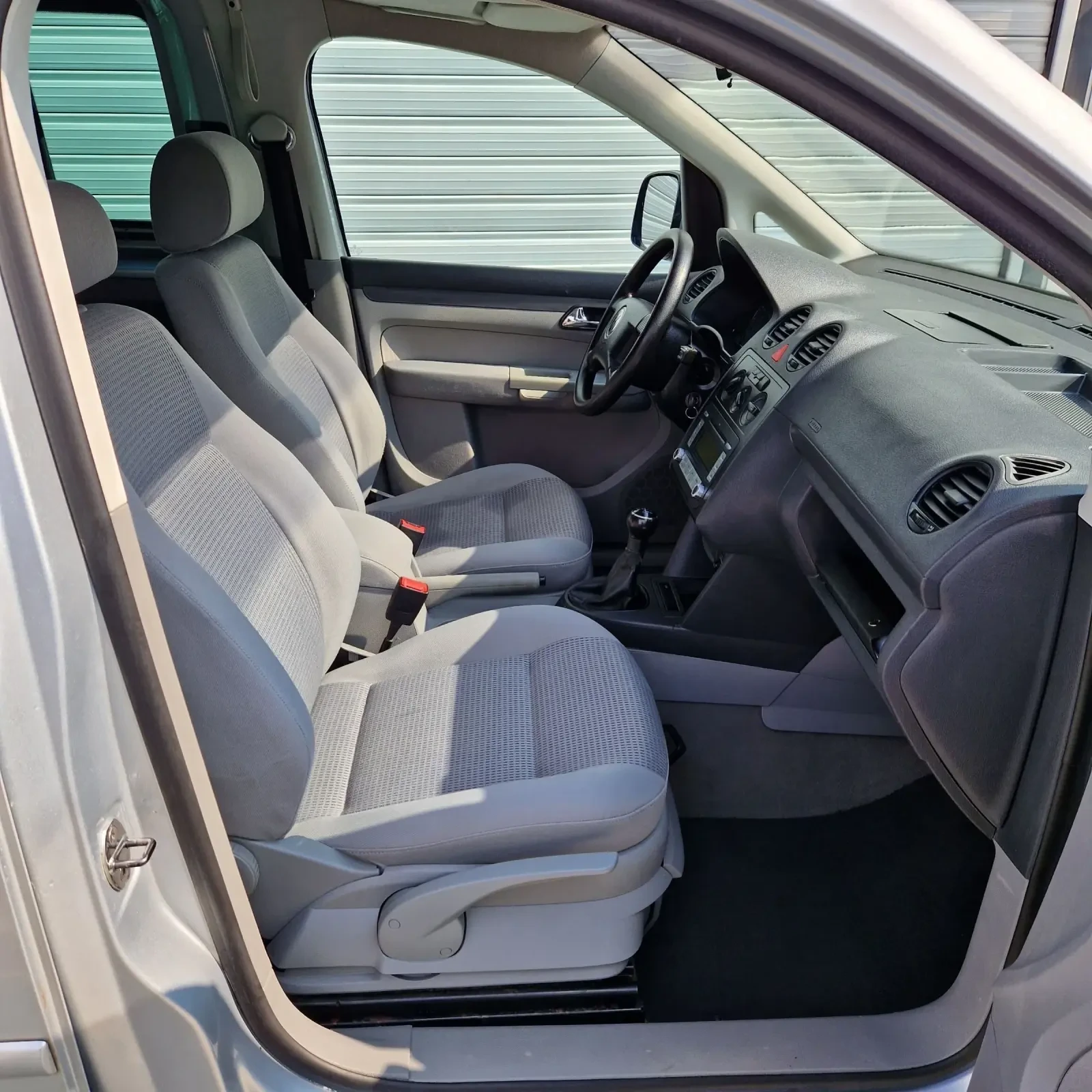 VW Caddy 1.6i  | Mobile.bg   11