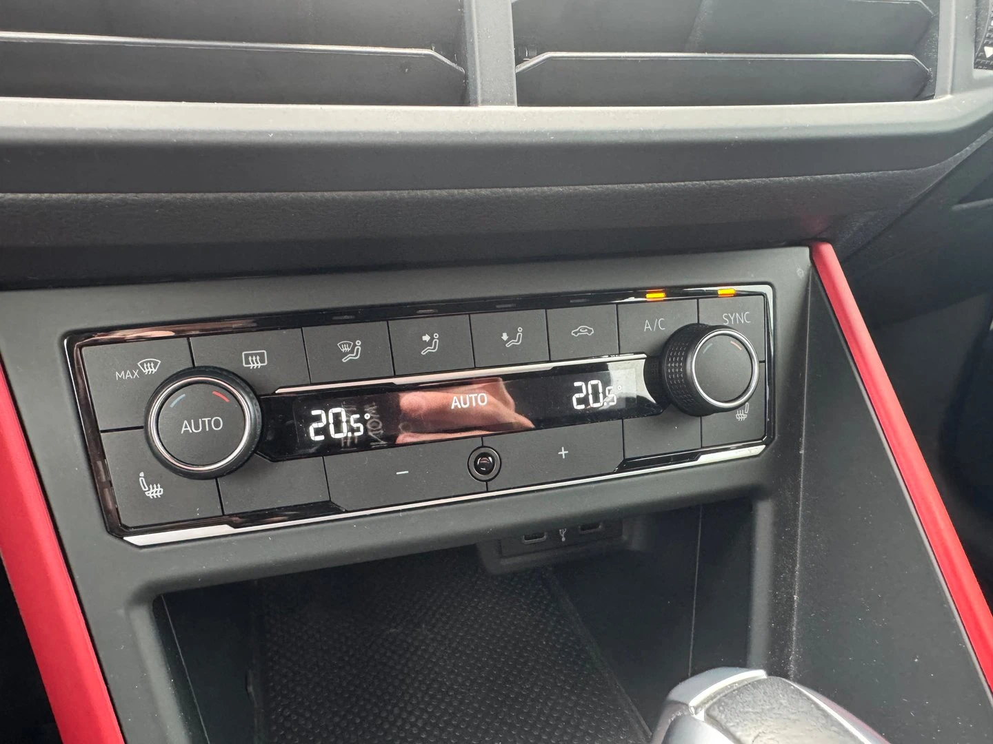 VW Polo GTI 2.0 TSI BMT DSG - изображение 10