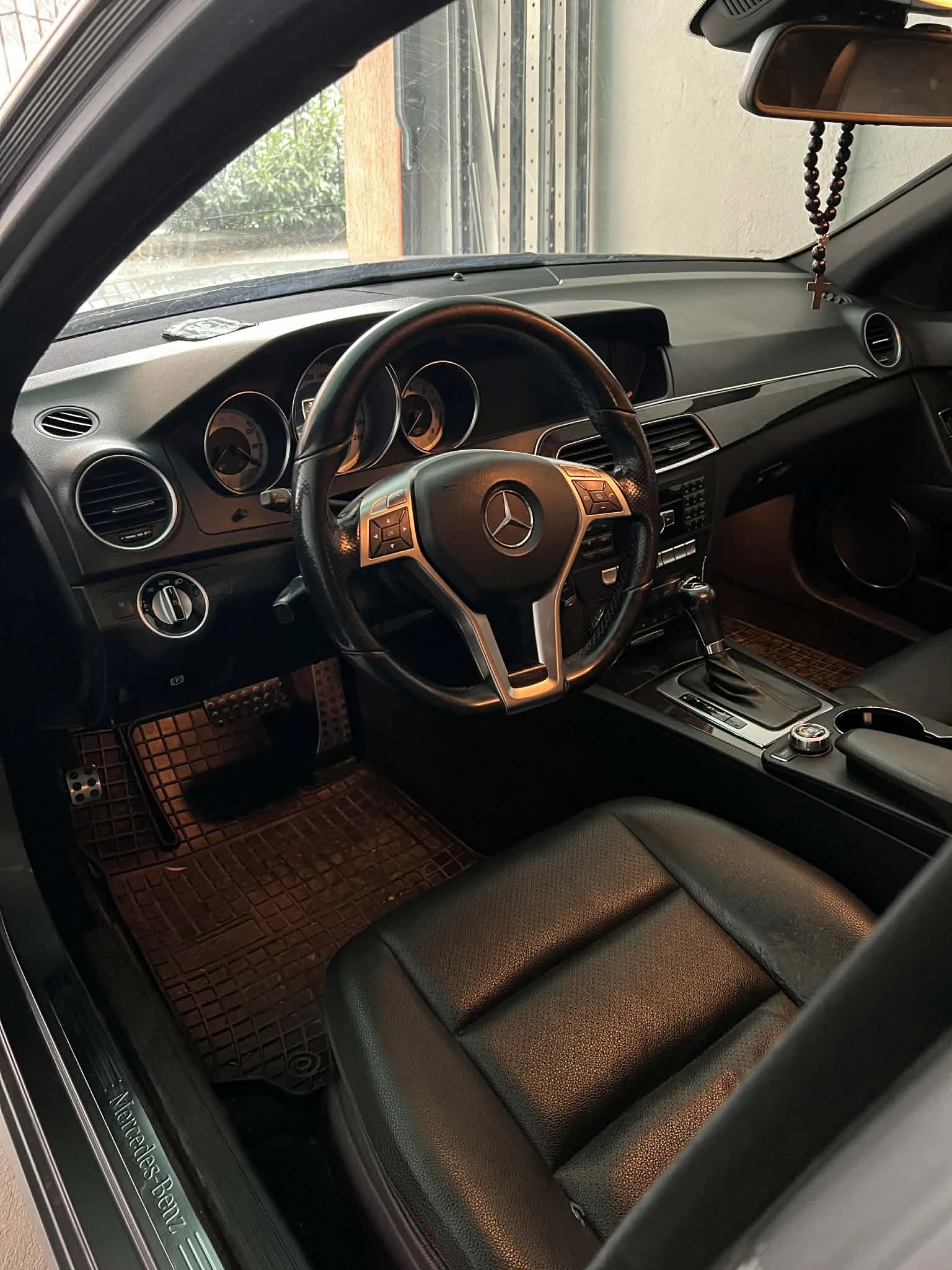 Mercedes-Benz C 300 3.5 4MATIC / FULL AMG / LPG, снимка 7 - Автомобили и джипове - 54138956