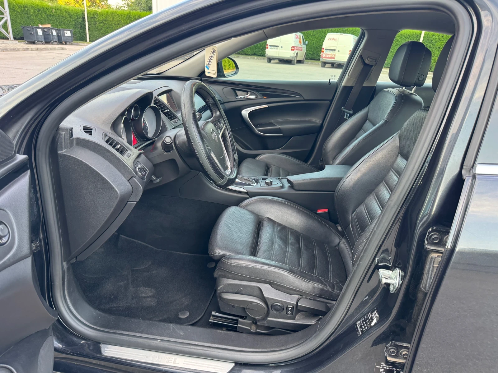 Opel Insignia Автоматик!, снимка 8 - Автомобили и джипове - 55838833