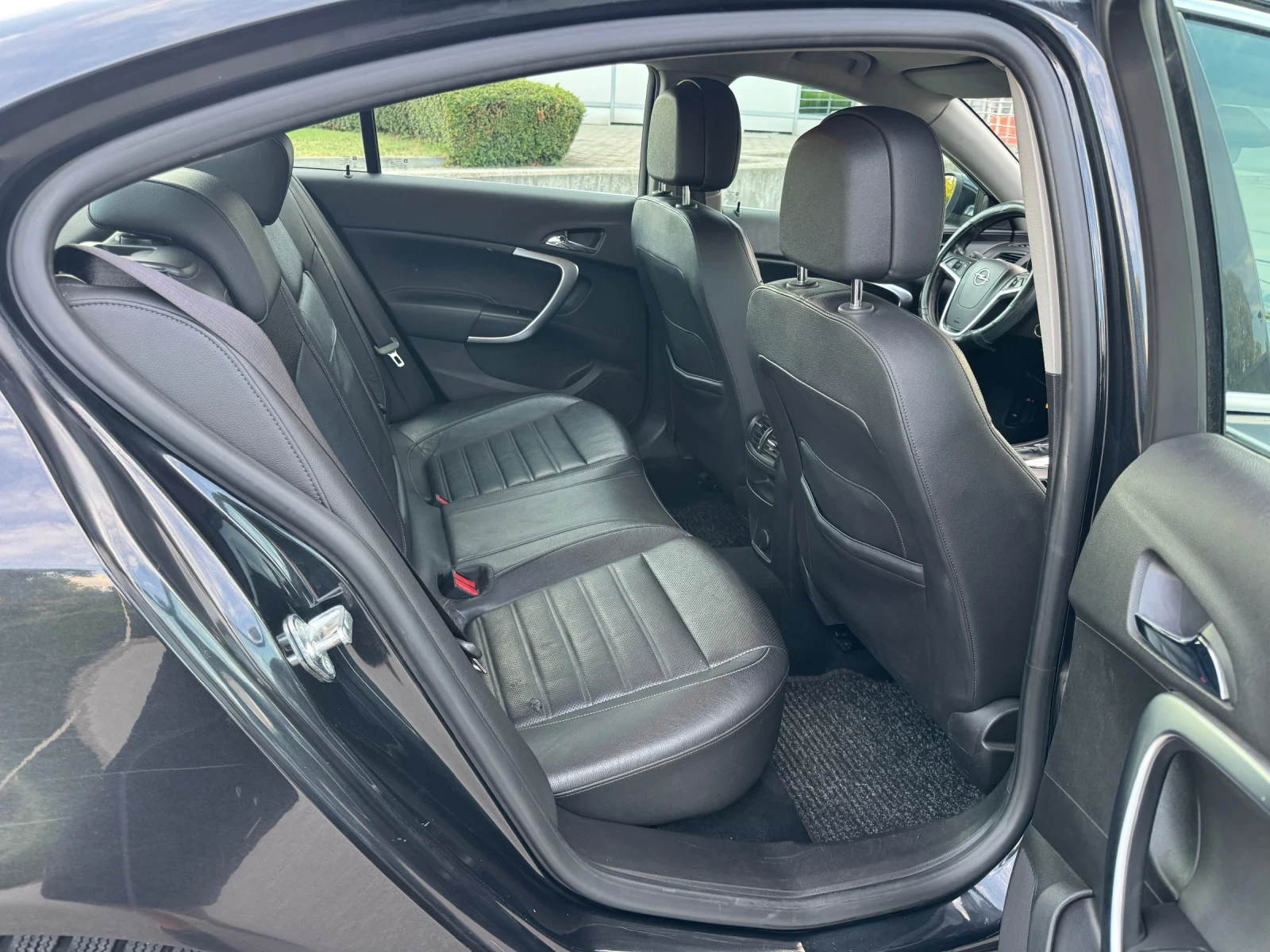 Opel Insignia Автоматик!, снимка 11 - Автомобили и джипове - 55838833