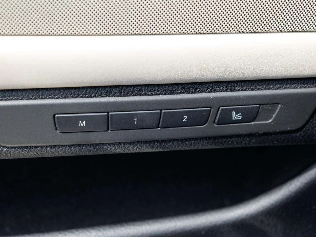 BMW 550 * 550i i xDrive | Executive Package * CARFAX | Mobile.bg � ����������� 15