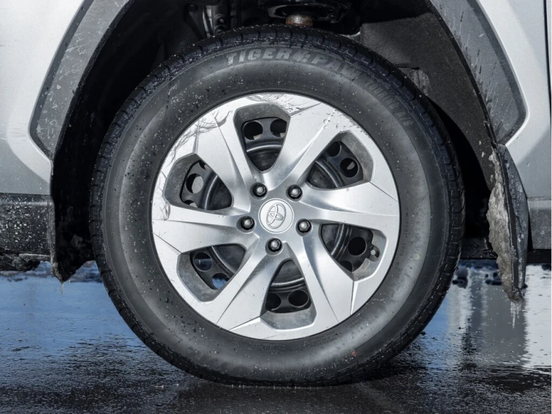 Toyota Rav4 * LE FWD * CARFAX * ЦЕНА ДО БЪЛГАРИЯ* , снимка 4 - Автомобили и джипове - 52828560