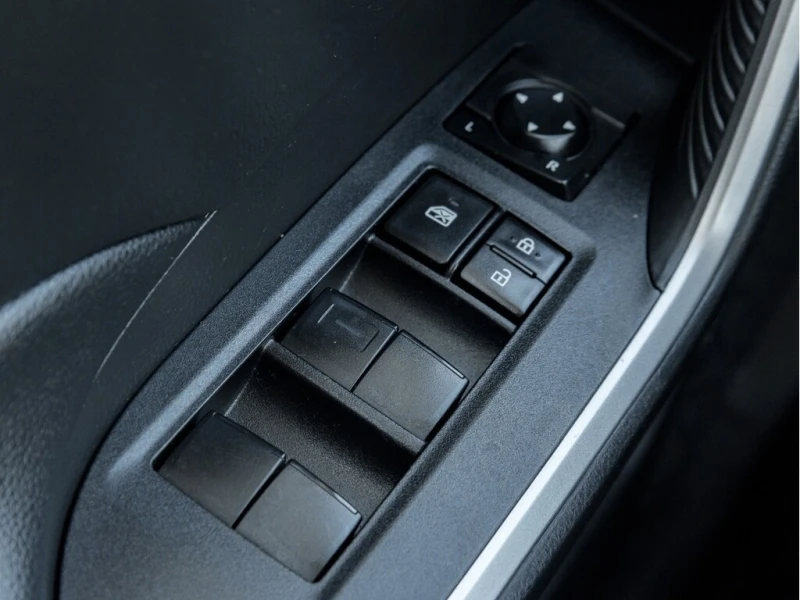 Toyota Rav4 * LE FWD * CARFAX * ЦЕНА ДО БЪЛГАРИЯ* , снимка 12 - Автомобили и джипове - 52828560