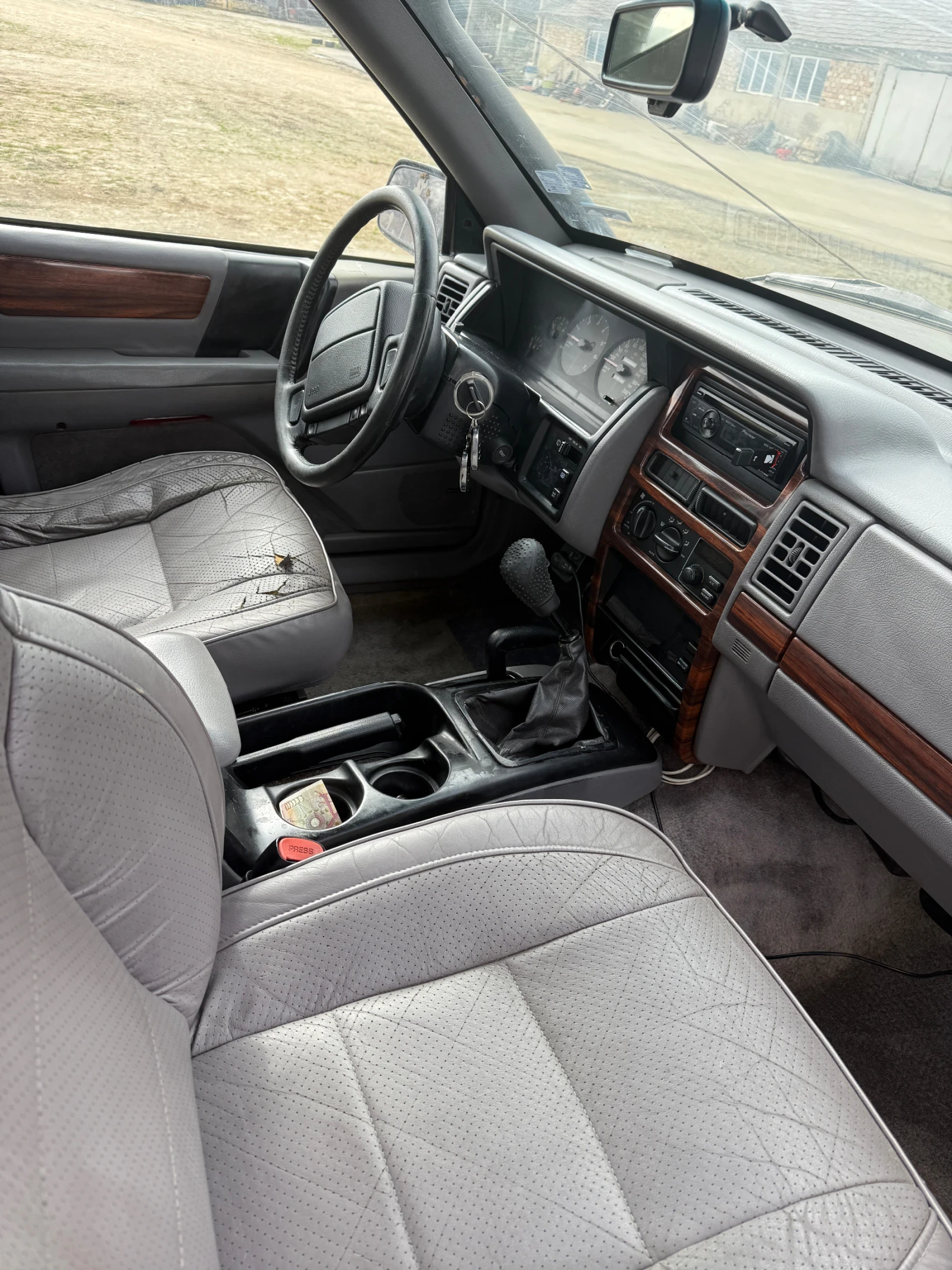 Jeep Grand cherokee 5.2 ръчни скорости, снимка 9 - Автомобили и джипове - 54263200