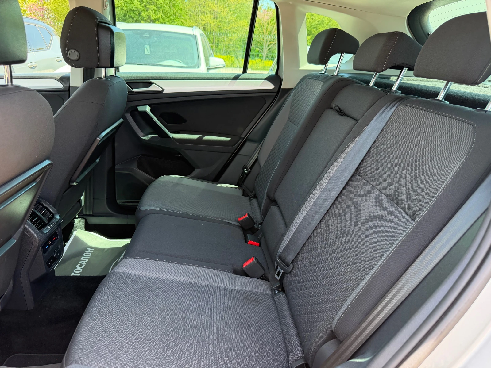 VW Tiguan FACELIFT 2.0TDI-150 DSG NAVI CAMERA DISTR CAR PLAY, снимка 12 - Автомобили и джипове - 54454964