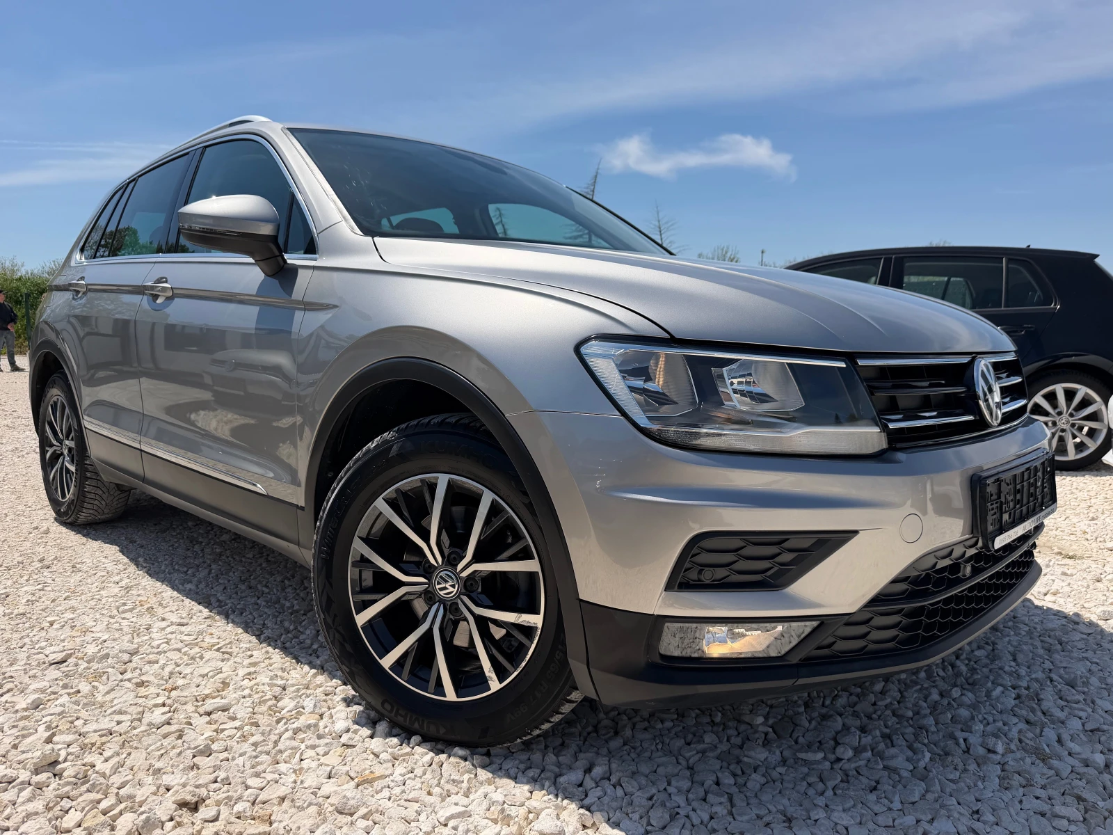 VW Tiguan FACELIFT 2.0TDI-150 DSG NAVI CAMERA DISTR CAR PLAY, снимка 3 - Автомобили и джипове - 54454964