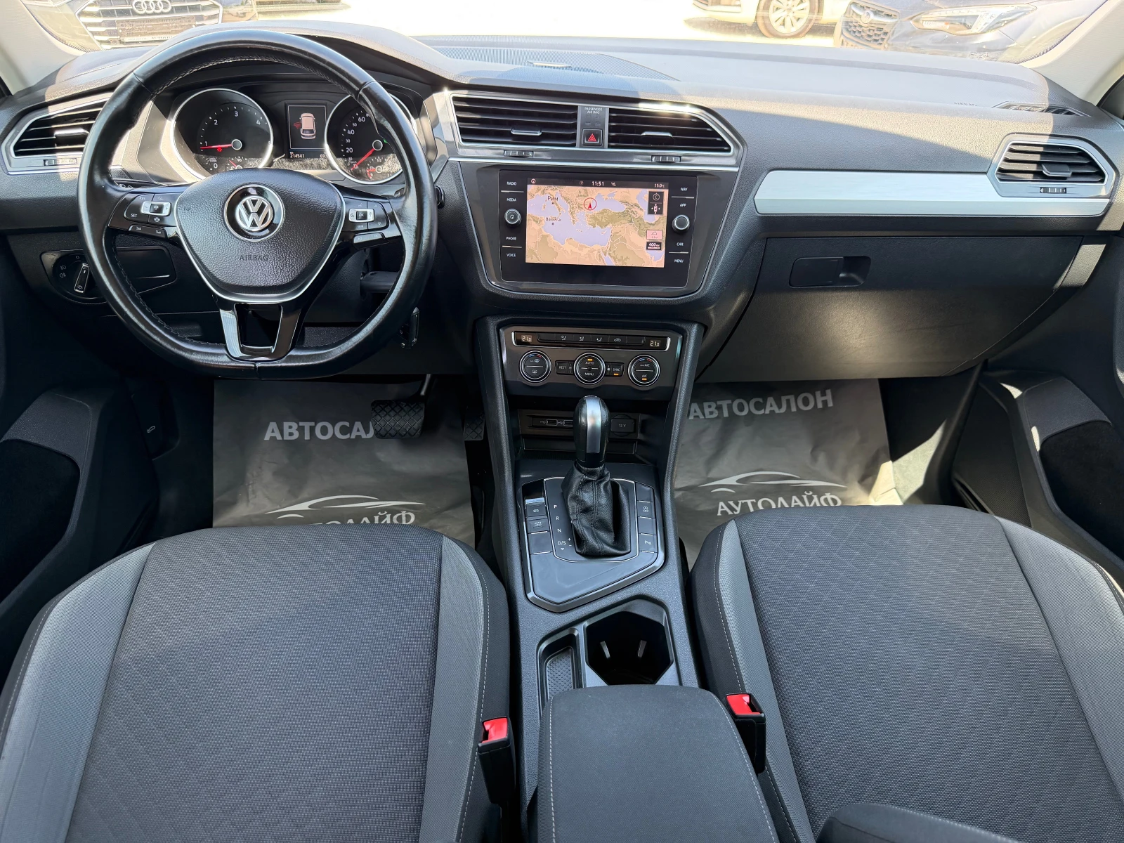 VW Tiguan FACELIFT 2.0TDI-150 DSG NAVI CAMERA DISTR CAR PLAY, снимка 8 - Автомобили и джипове - 54454964